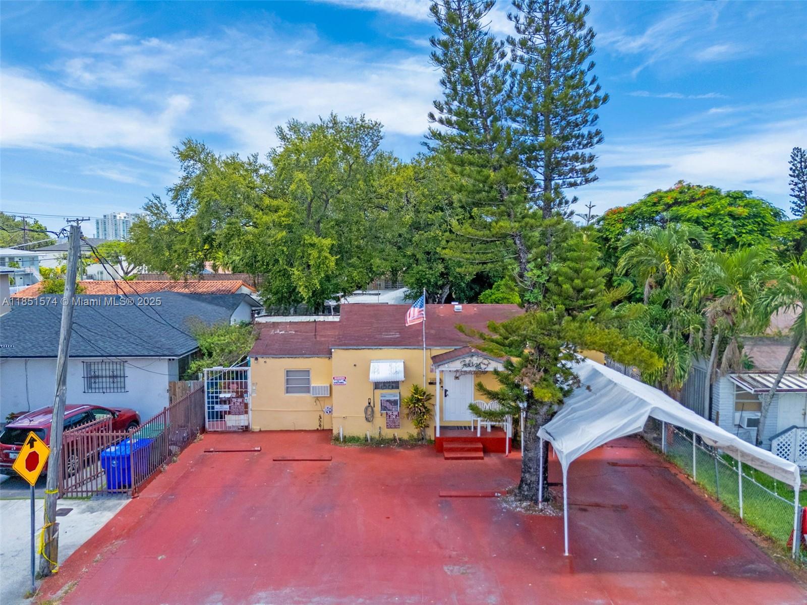 811 NW 24th Ct