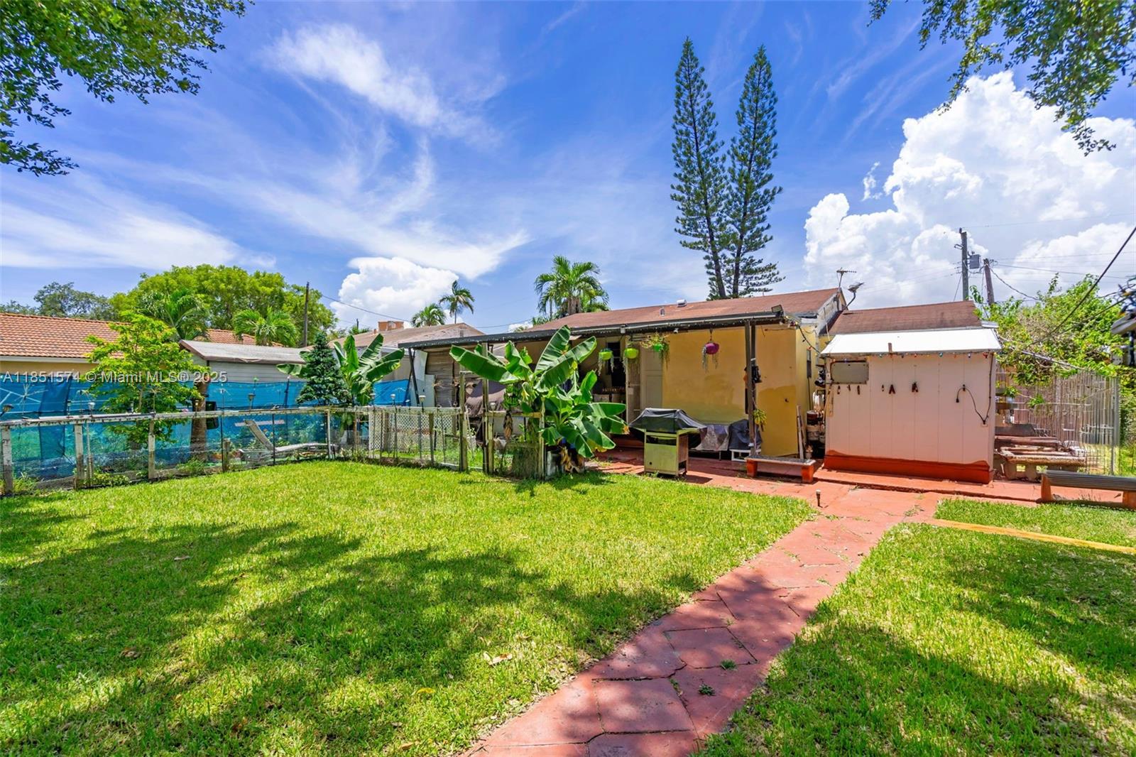 811 NW 24th Ct