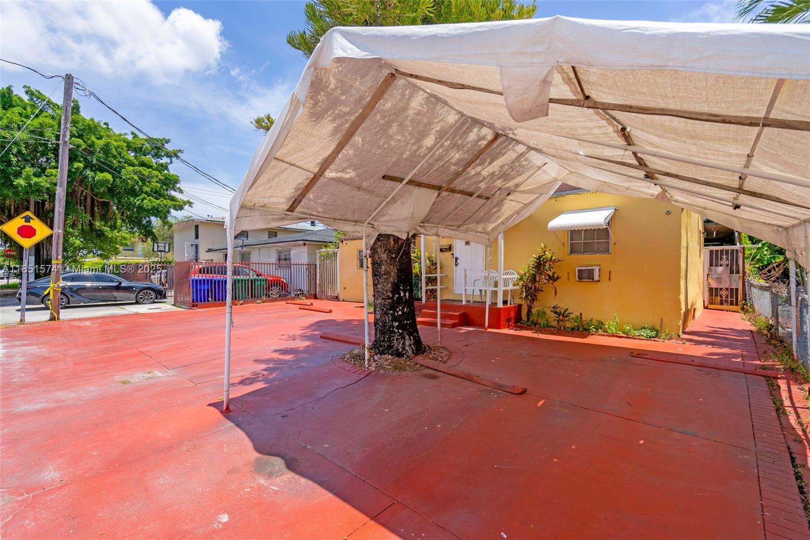 811 NW 24th Ct