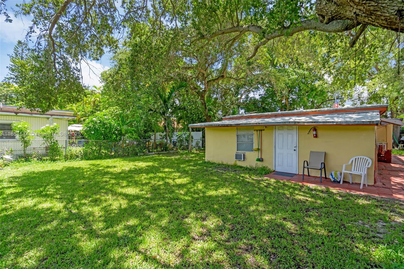 811 NW 24th Ct
