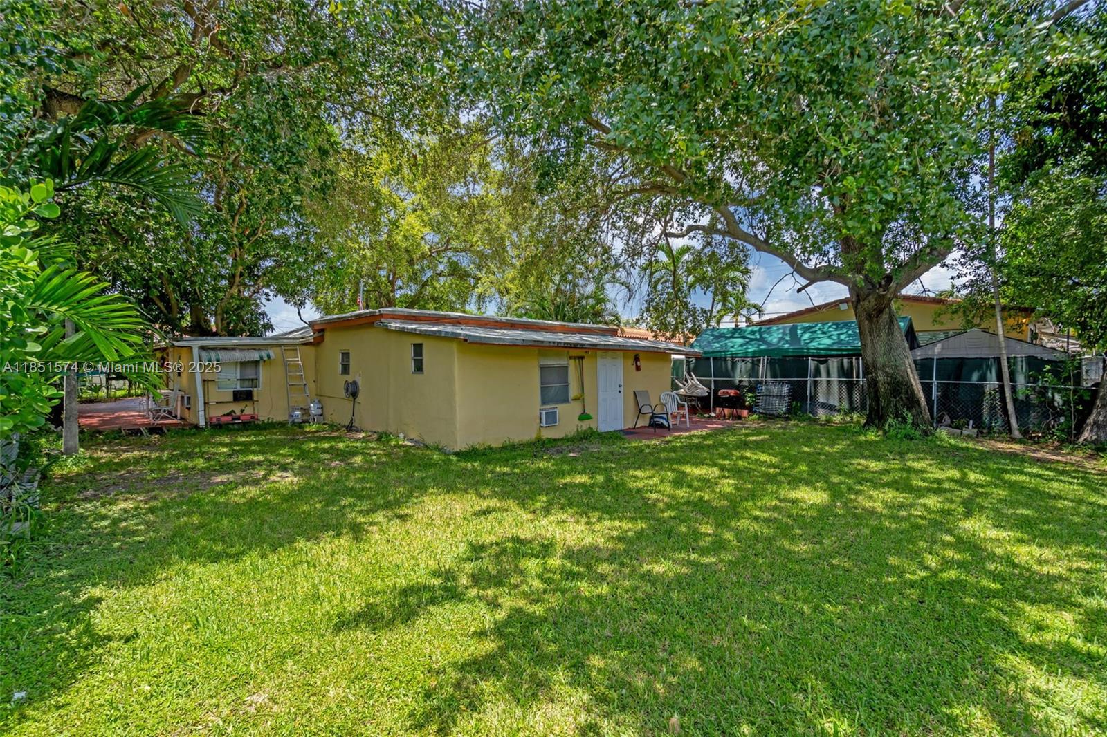 811 NW 24th Ct