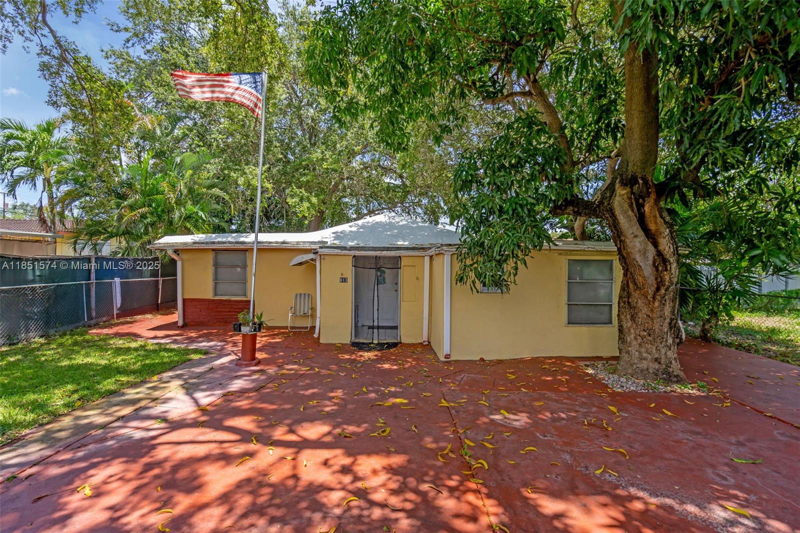 811 NW 24th Ct
