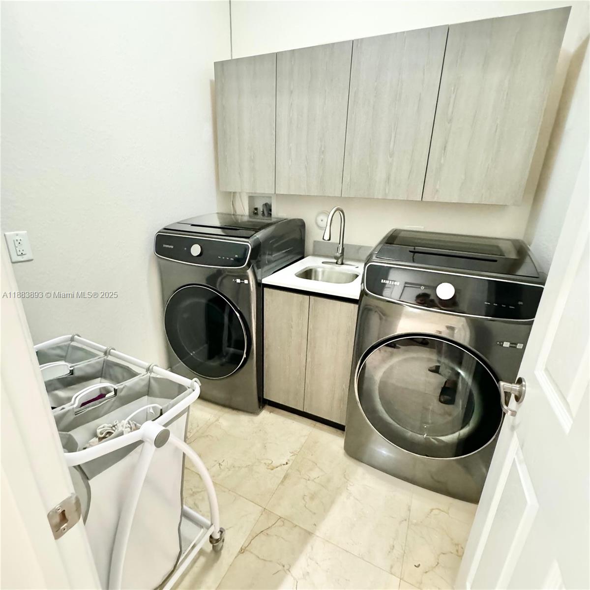 11229 NW 44th Ter