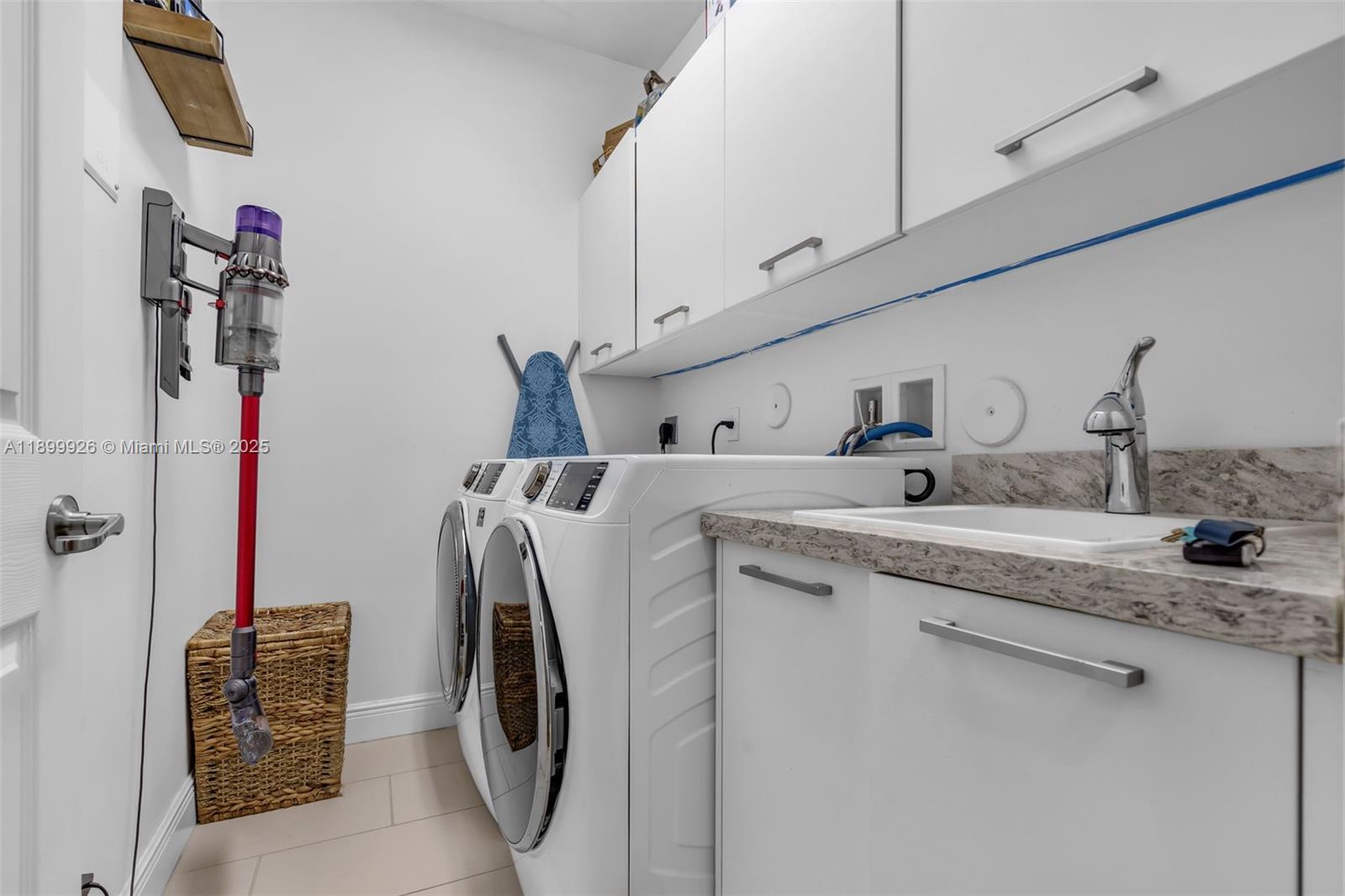 8449 NW 51st Ter, Doral