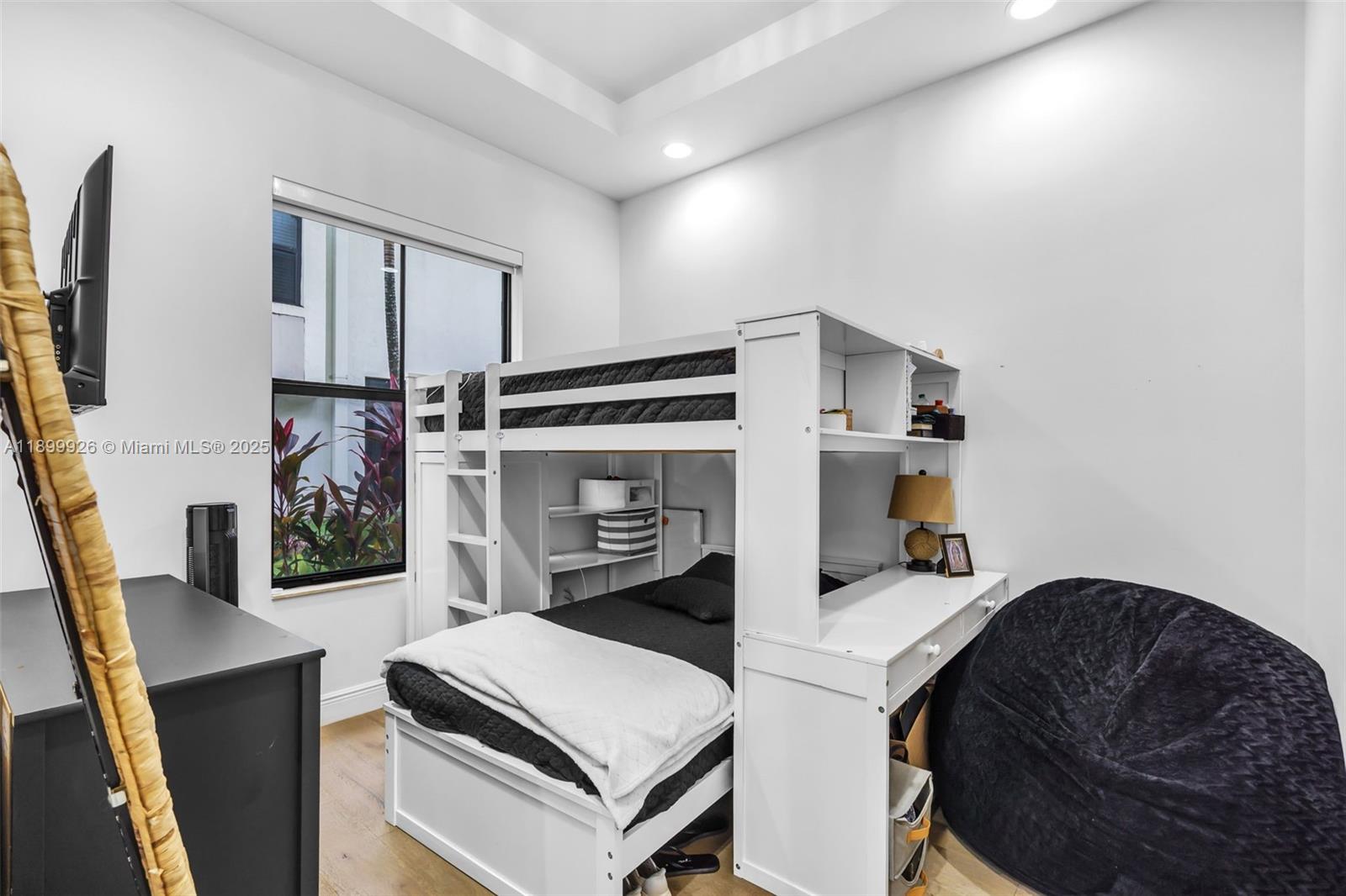 8449 NW 51st Ter, Doral