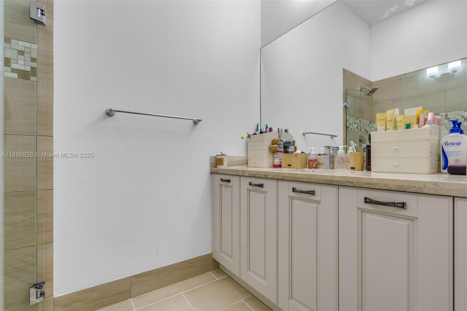 8449 NW 51st Ter, Doral