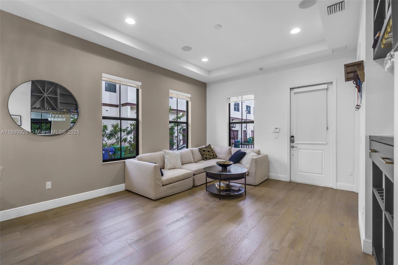 8449 NW 51st Ter, Doral