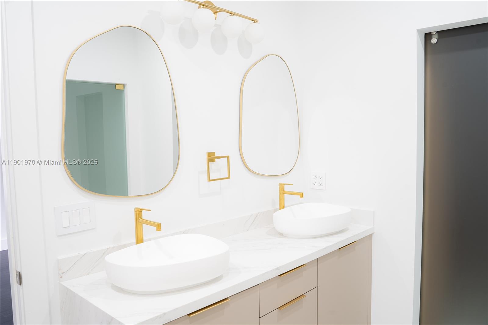 10996 NW 58th Ter, Doral