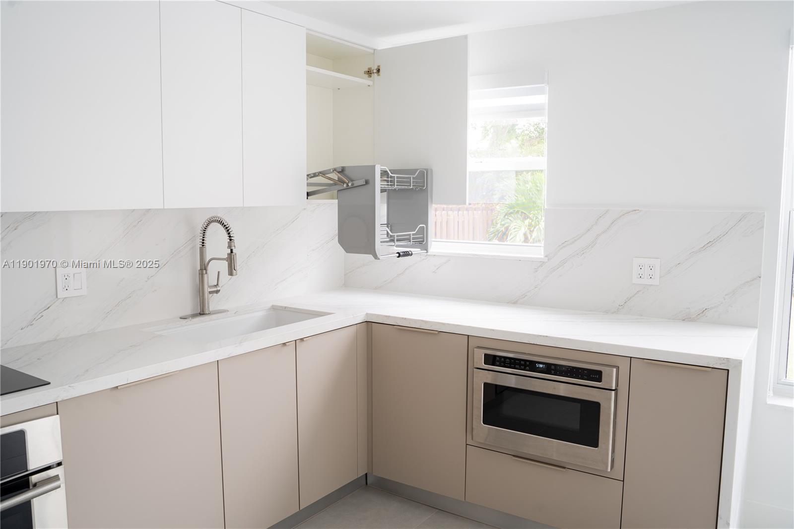 10996 NW 58th Ter, Doral