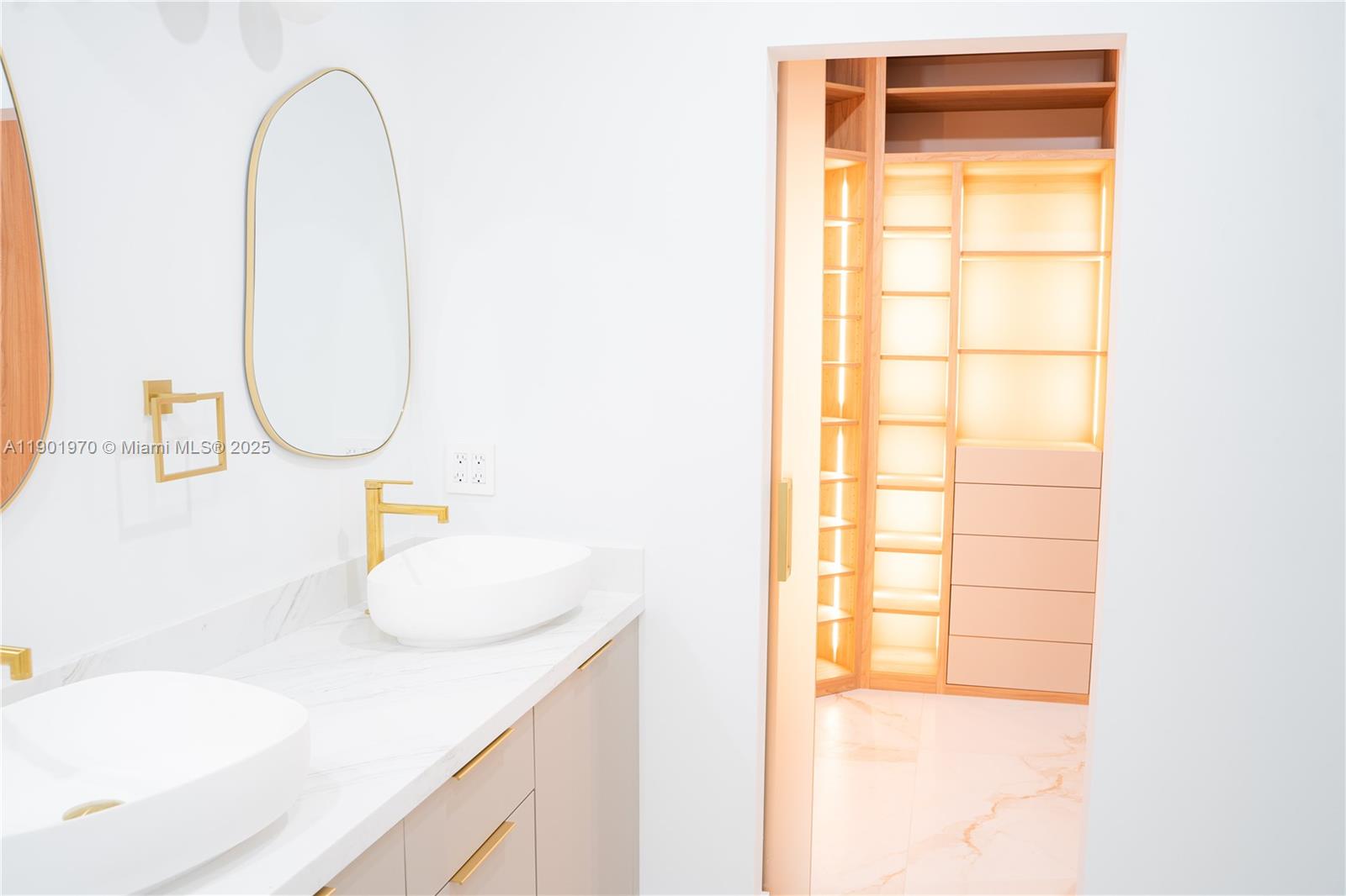 10996 NW 58th Ter, Doral