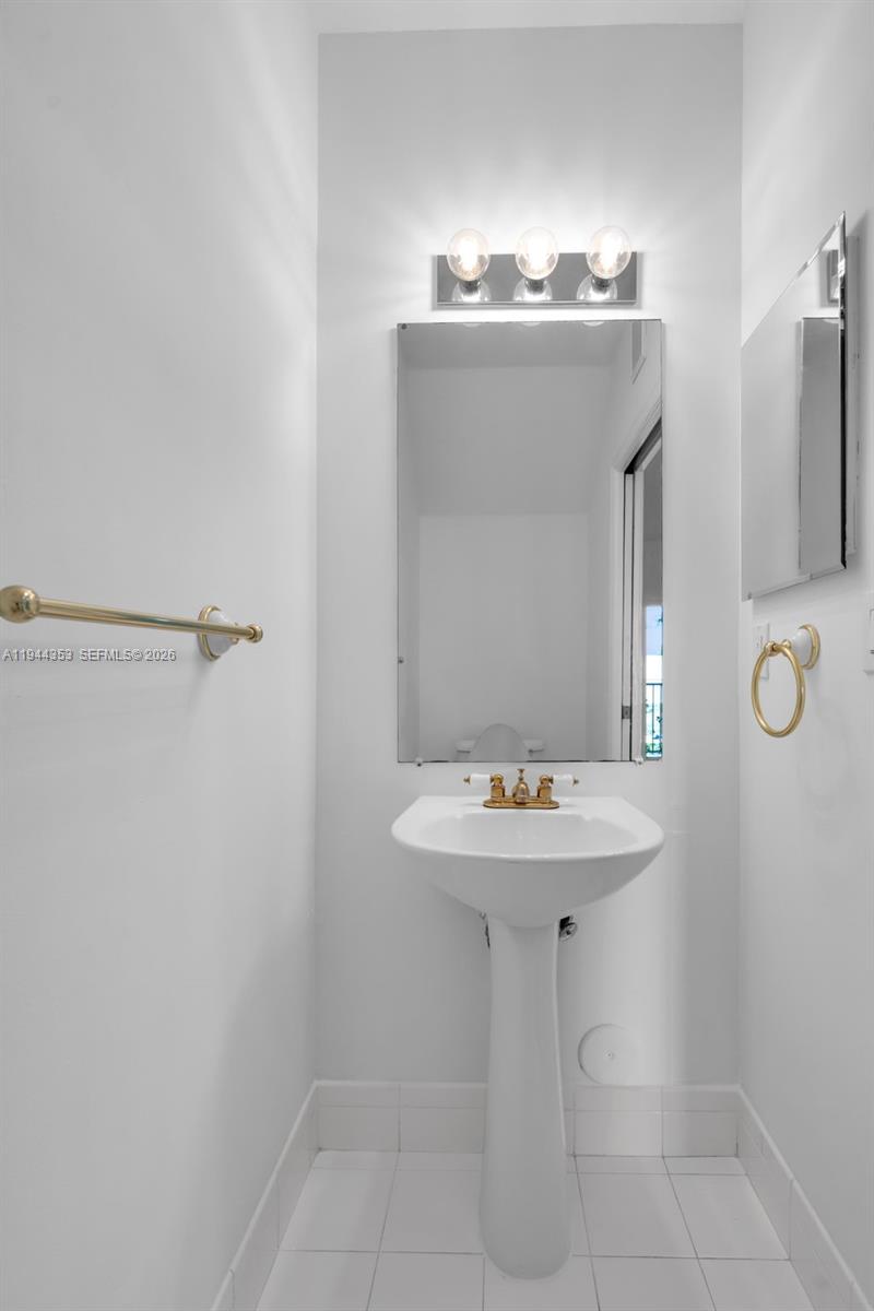 5670 NW 116th Ave # 219