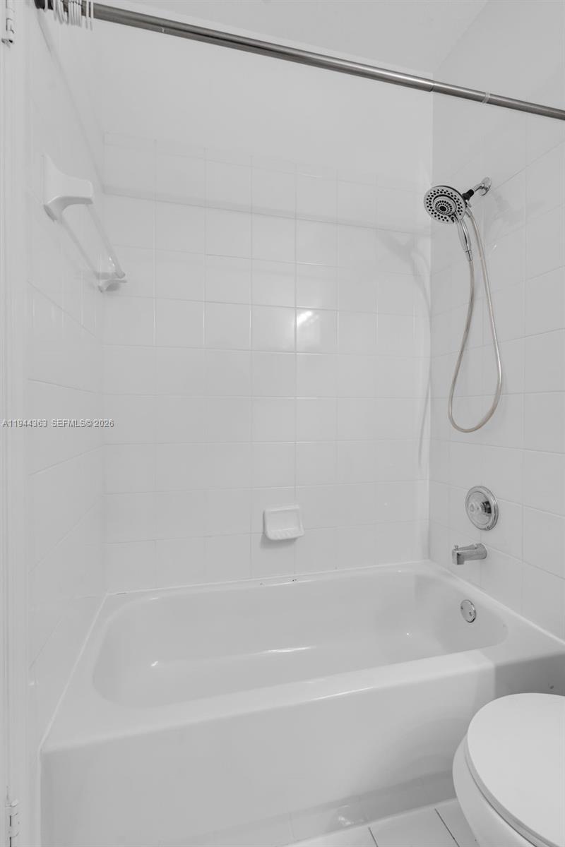 5670 NW 116th Ave # 219