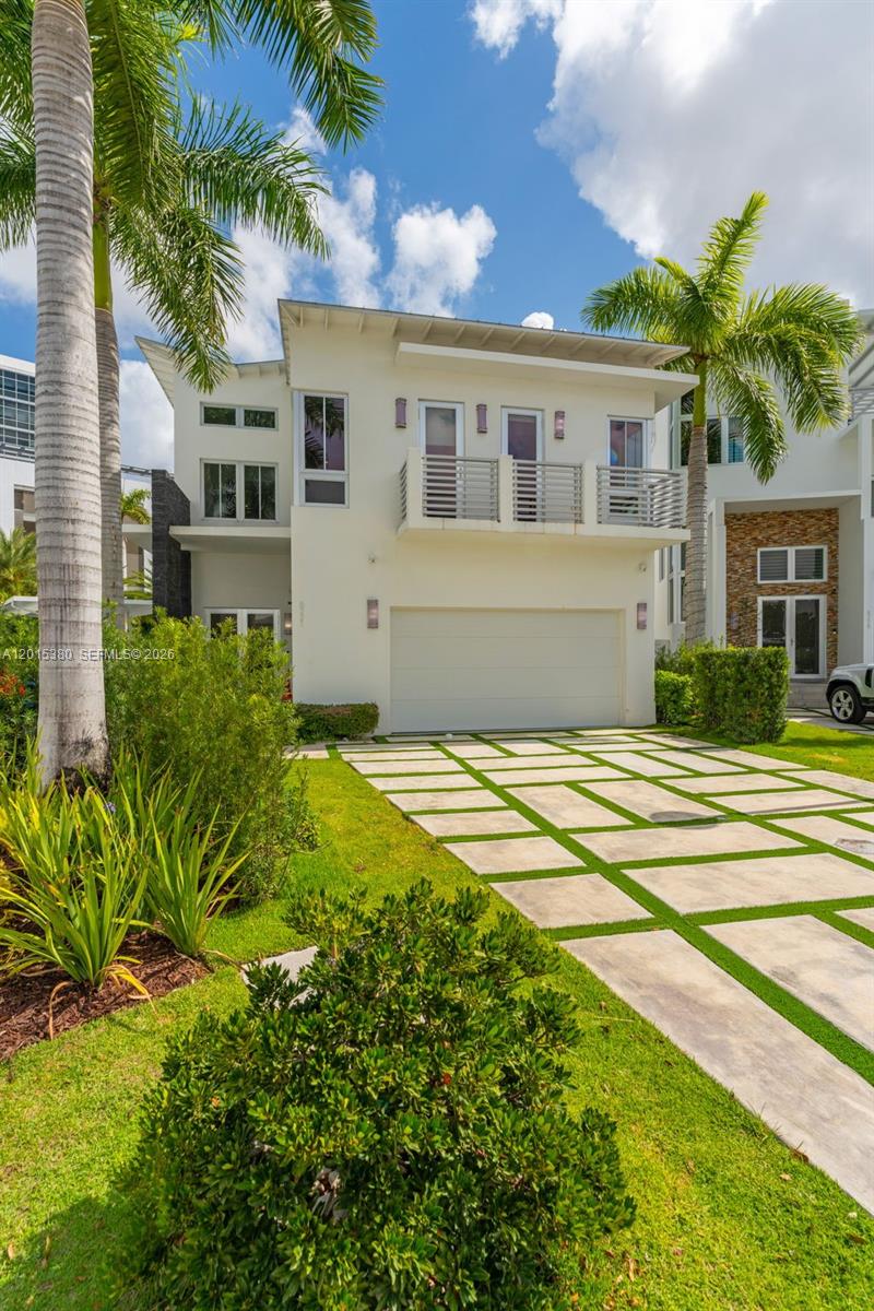 8221 NW 34th Dr