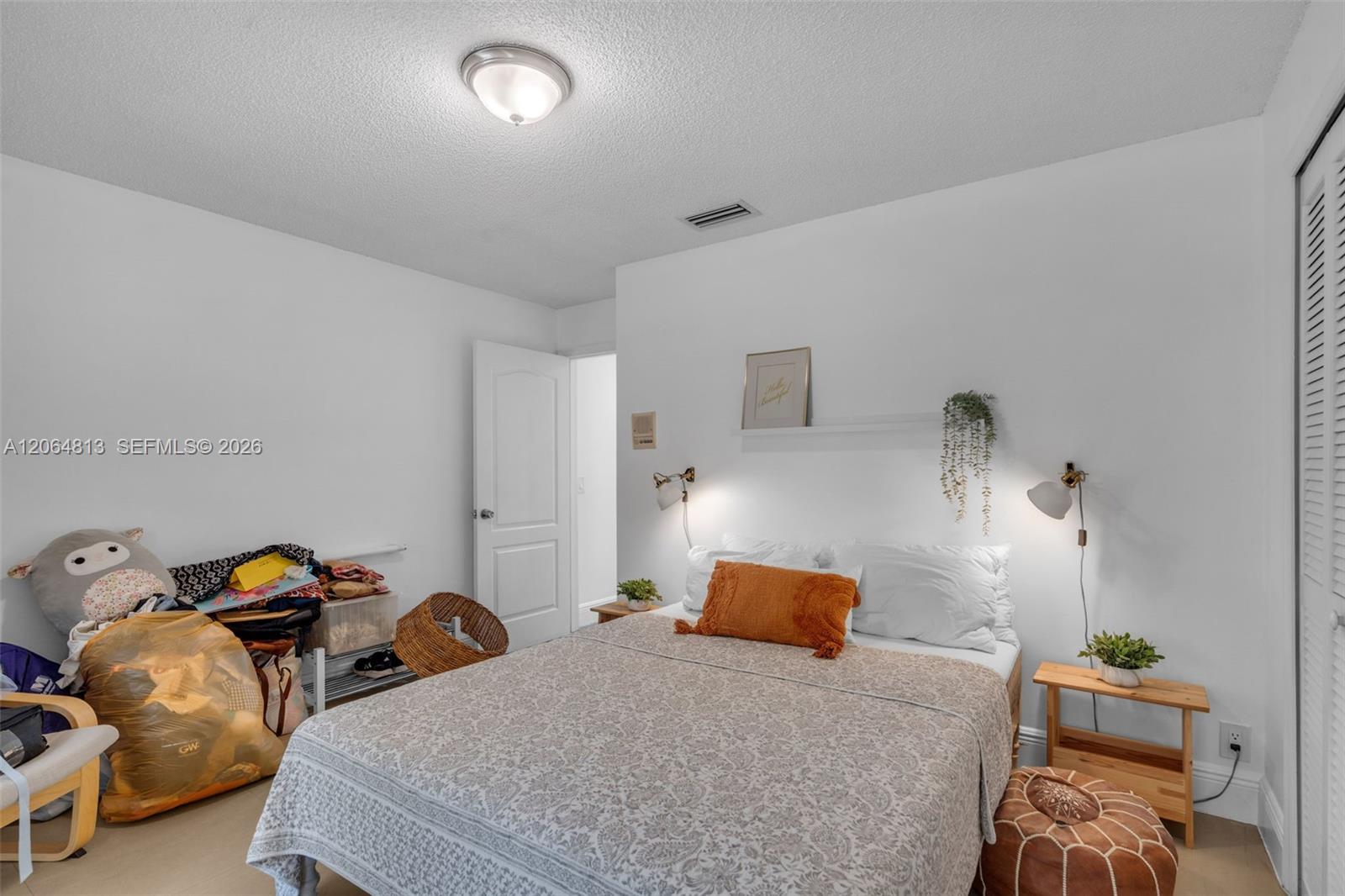 1051 Deerpath Ct