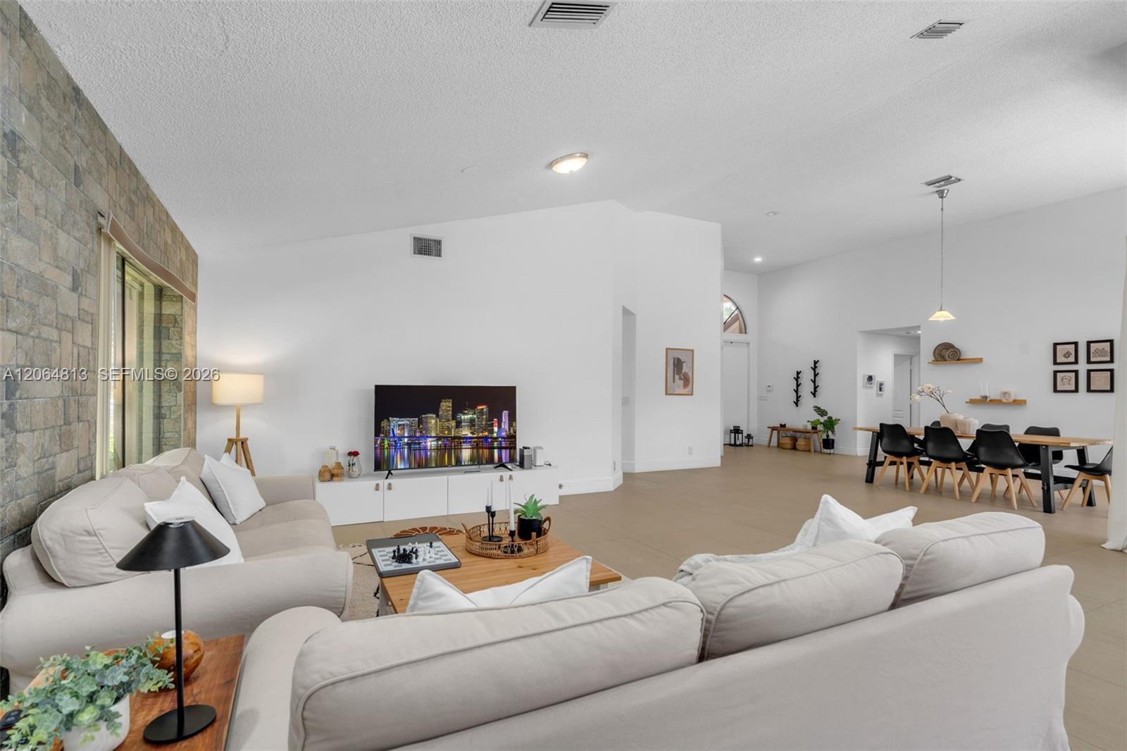 1051 Deerpath Ct