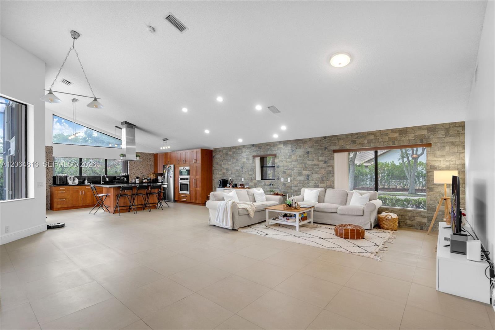1051 Deerpath Ct