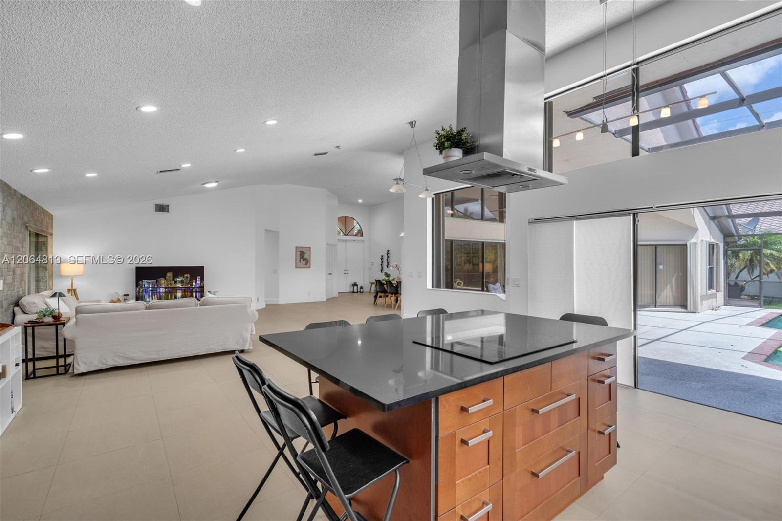 1051 Deerpath Ct
