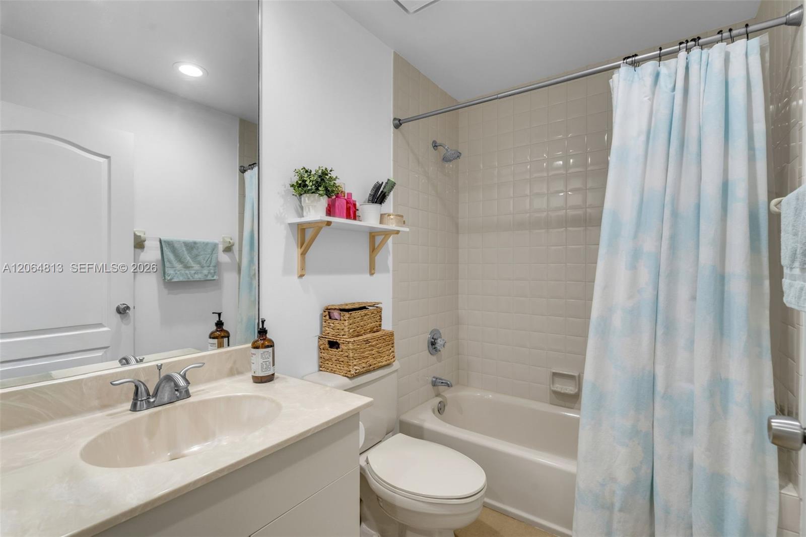 1051 Deerpath Ct