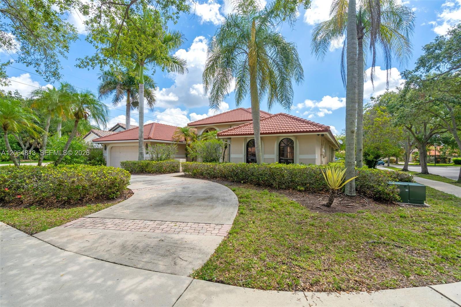 1051 Deerpath Ct