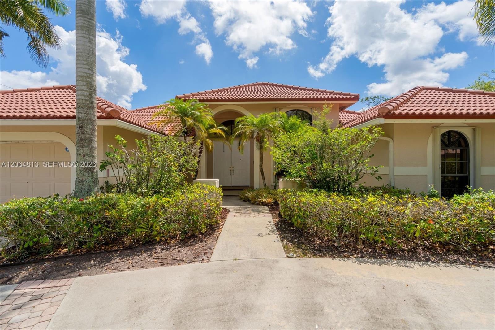 1051 Deerpath Ct