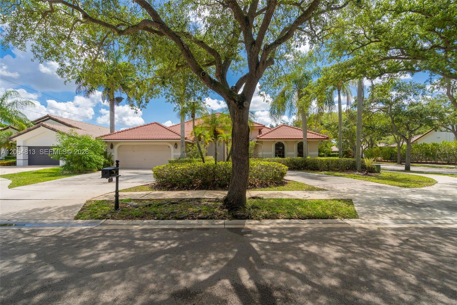 1051 Deerpath Ct