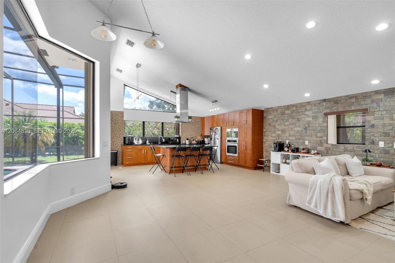 1051 Deerpath Ct