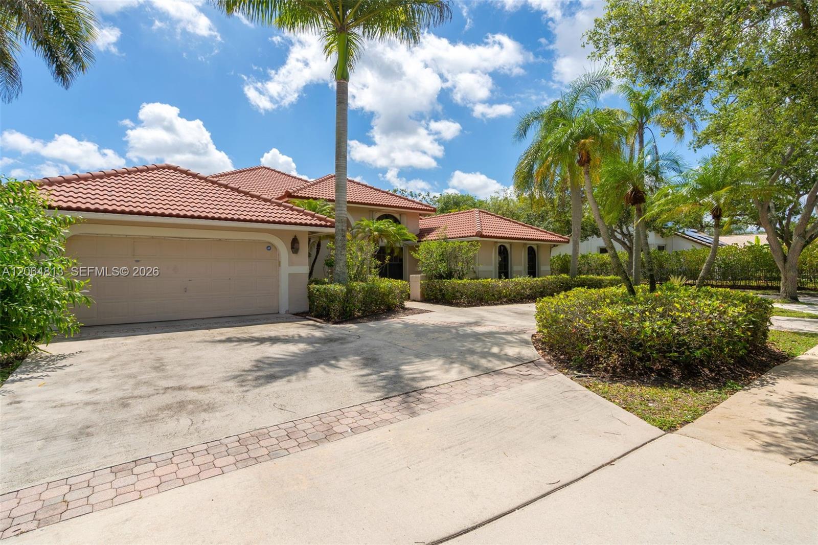1051 Deerpath Ct