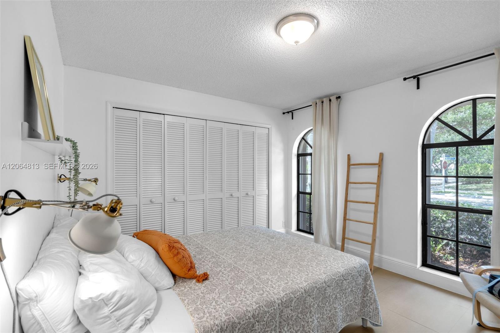 1051 Deerpath Ct