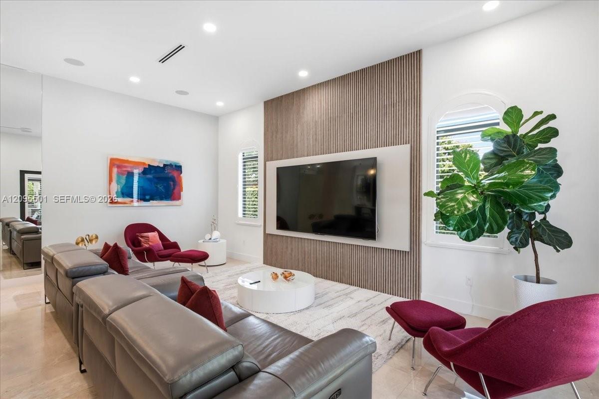 331 SW 124th Ave