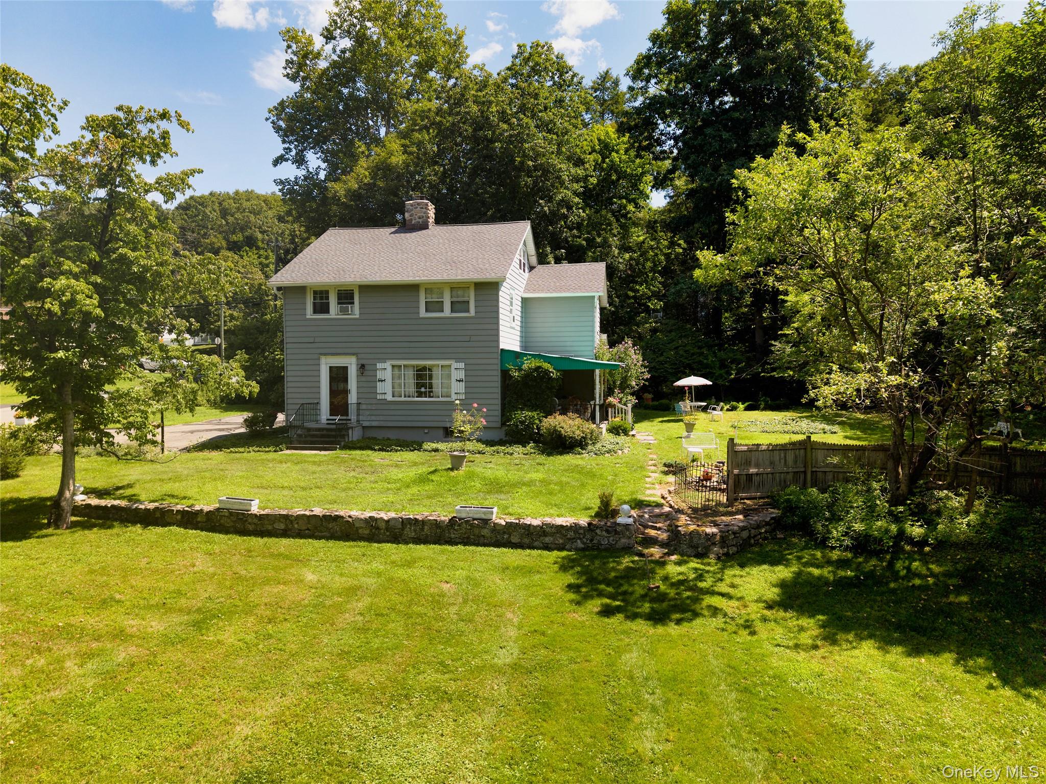 6 Laurel Road