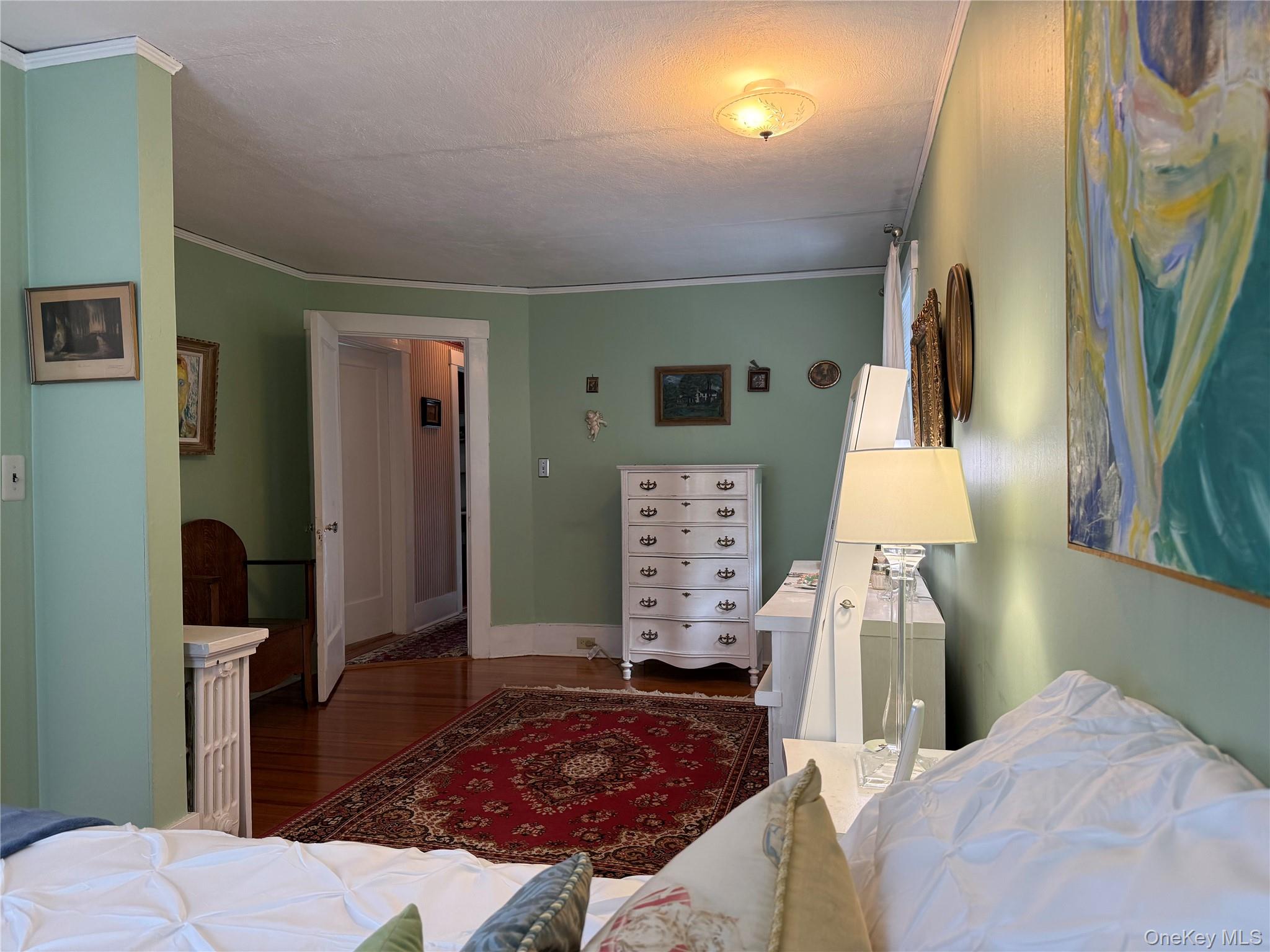6 Laurel Road