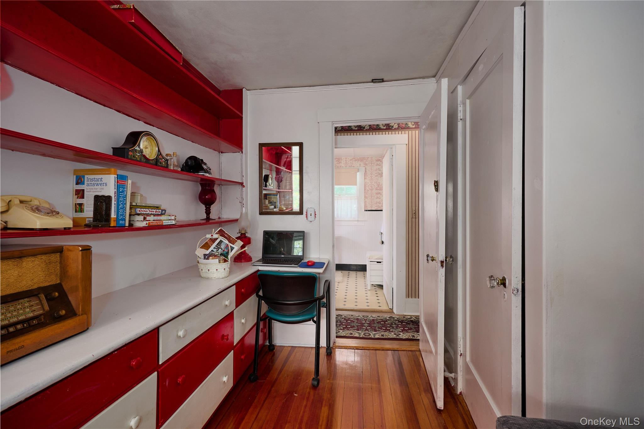 6 Laurel Road
