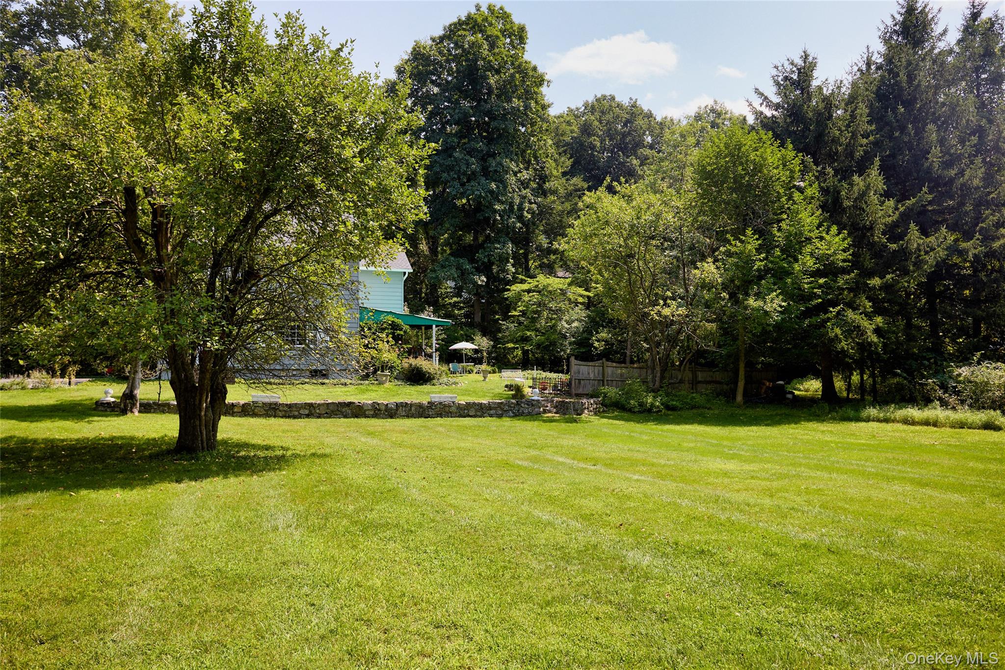 6 Laurel Road