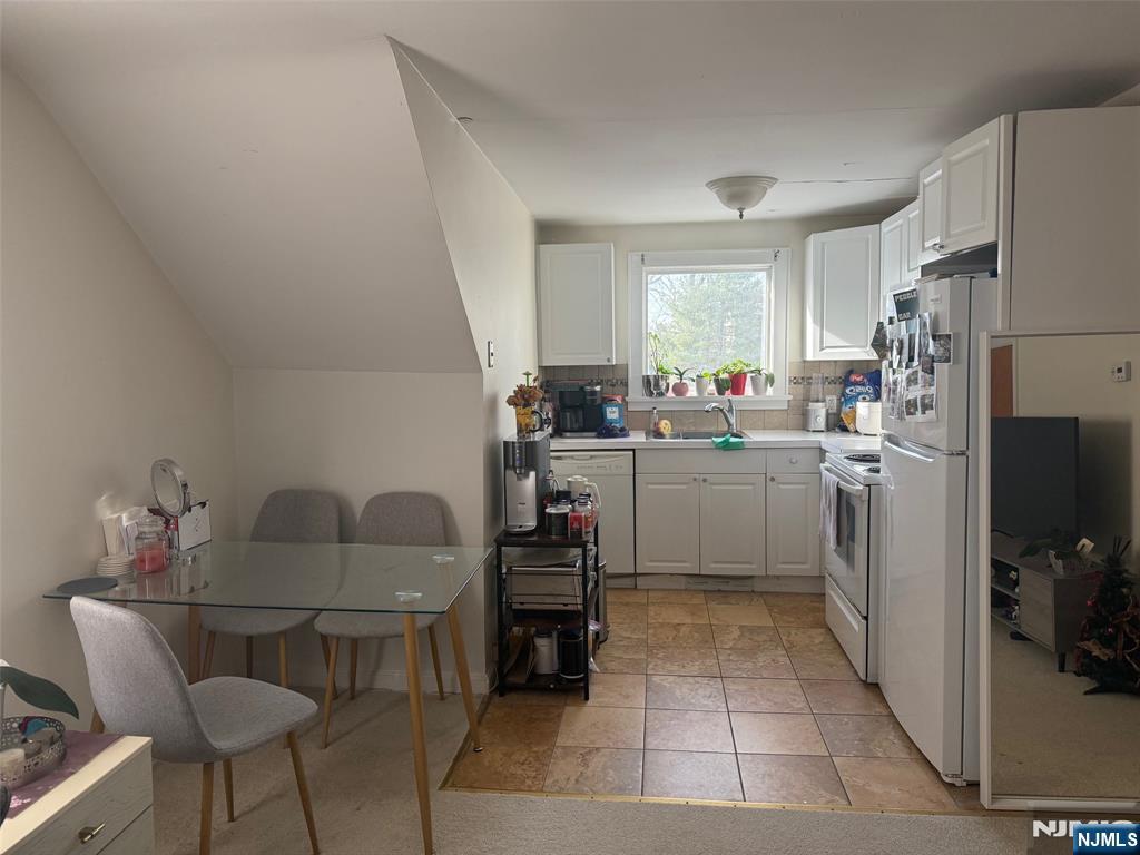40 E Bayview Avenue 2