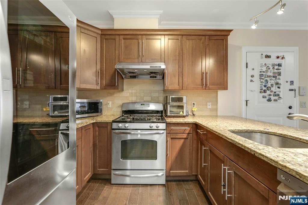 255 Laird Avenue 6