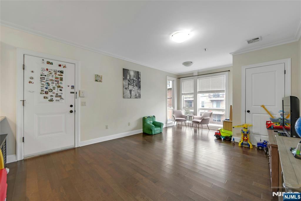 255 Laird Avenue 6