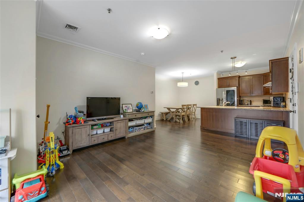 255 Laird Avenue 6
