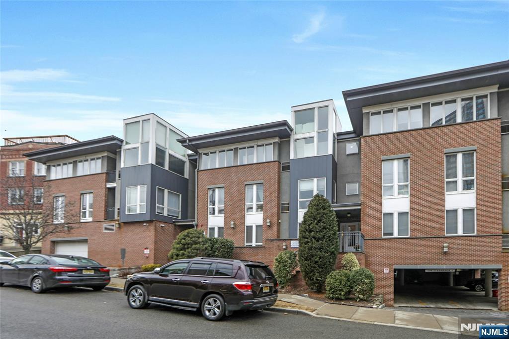 255 Laird Avenue 6