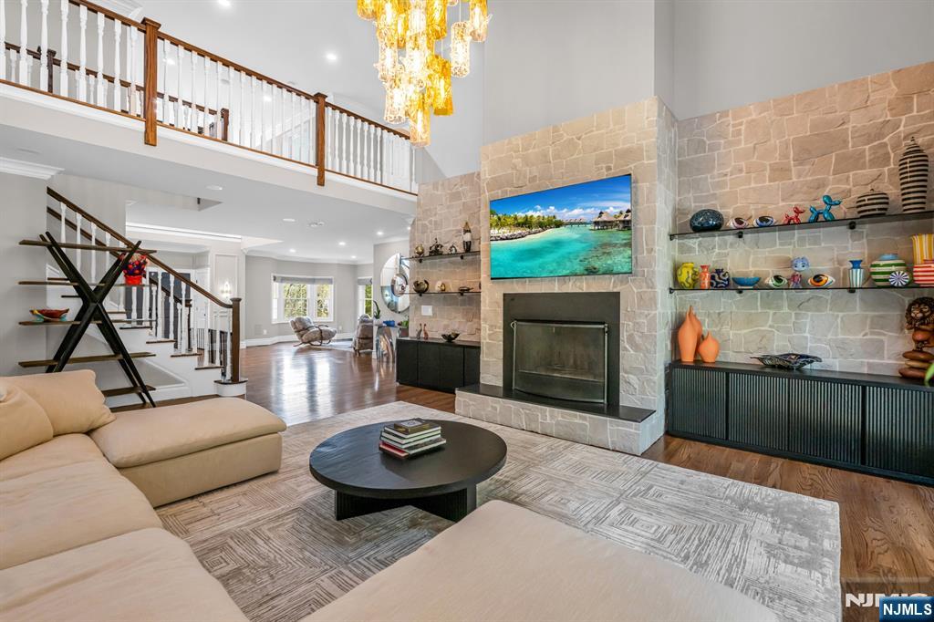 7 Brookside Drive