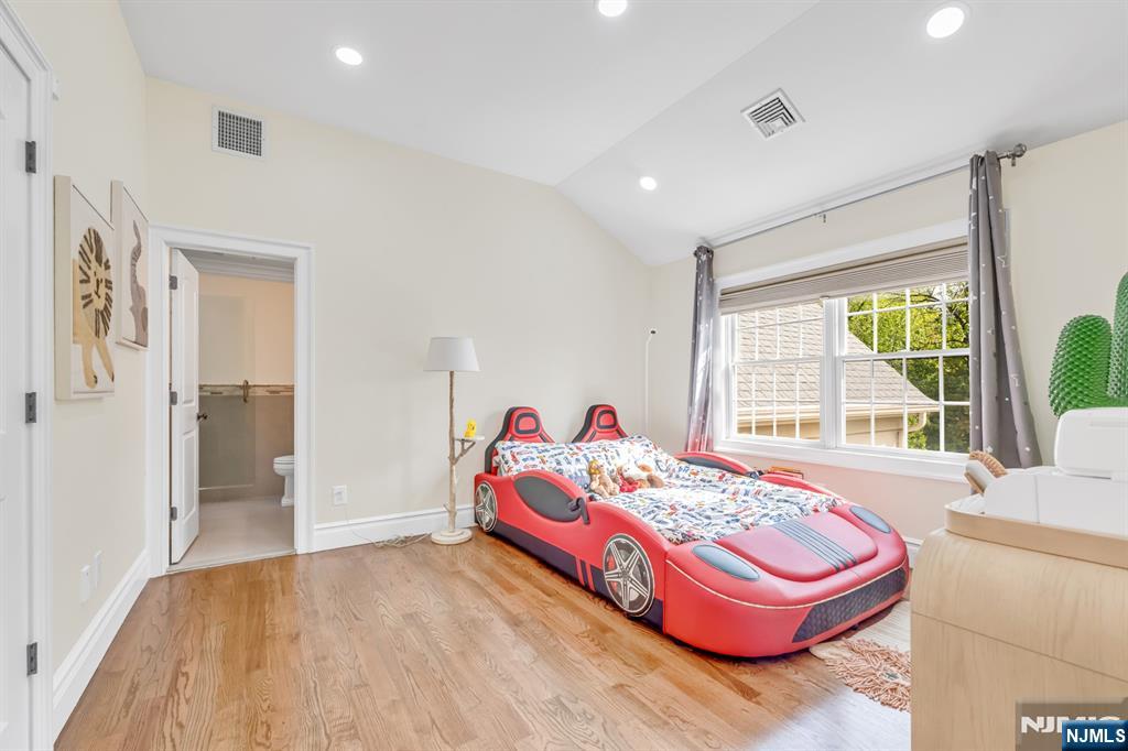 7 Brookside Drive