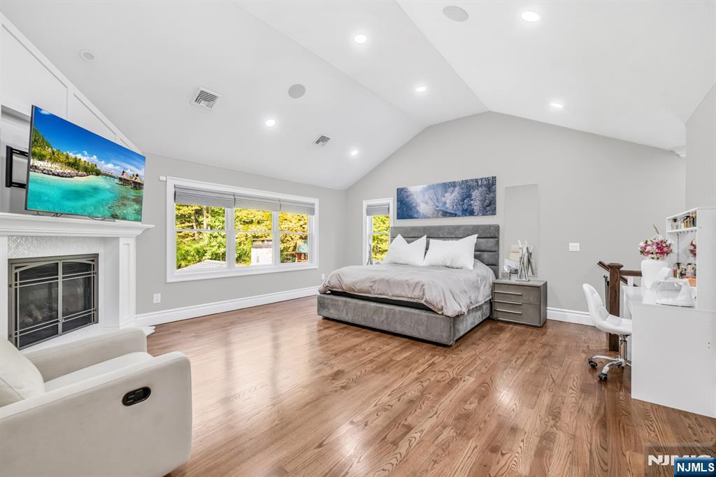 7 Brookside Drive