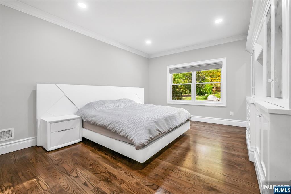7 Brookside Drive