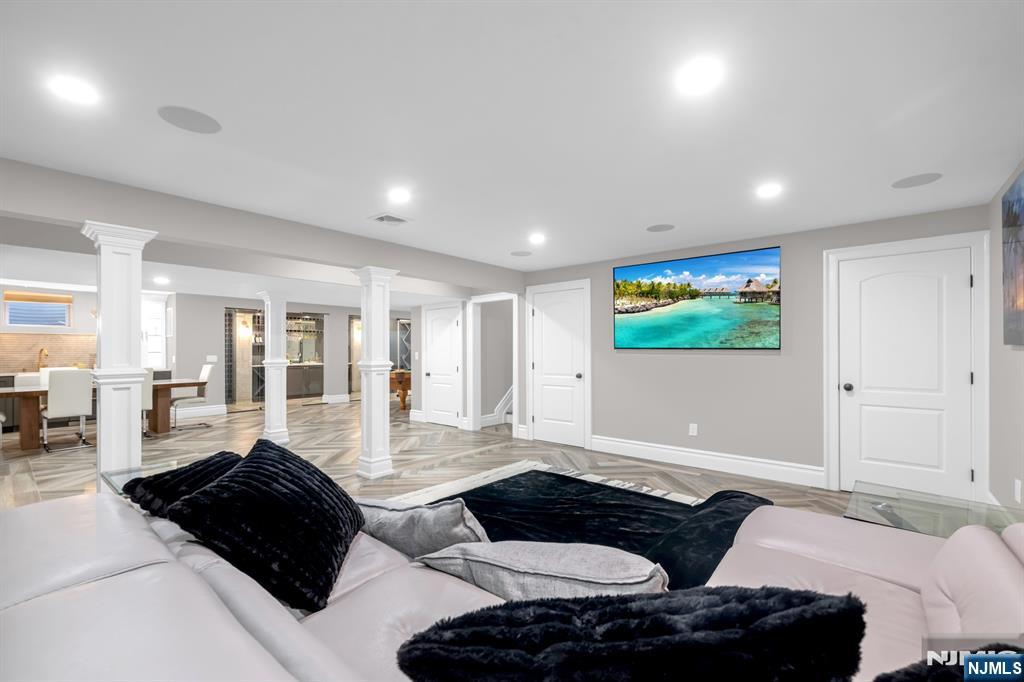7 Brookside Drive