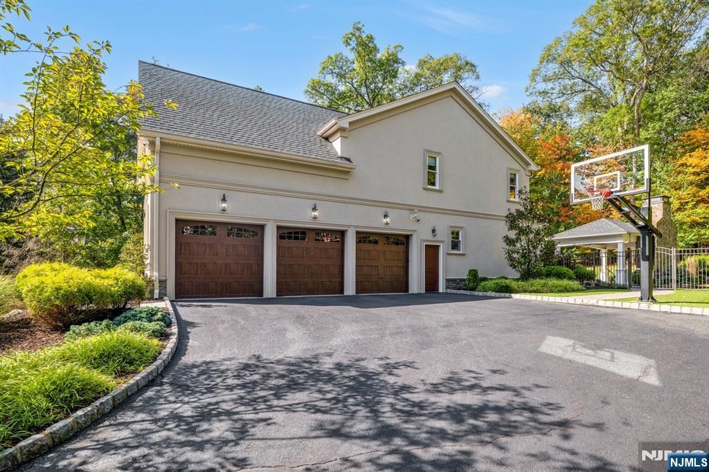 7 Brookside Drive