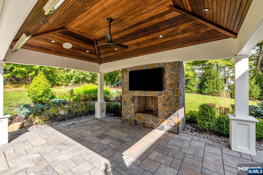 7 Brookside Drive