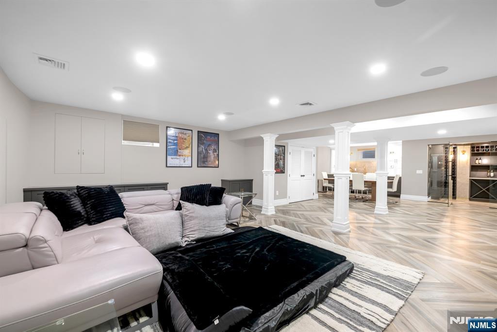 7 Brookside Drive