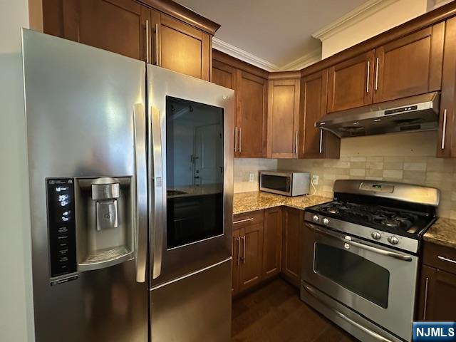 255 Laird Avenue 6