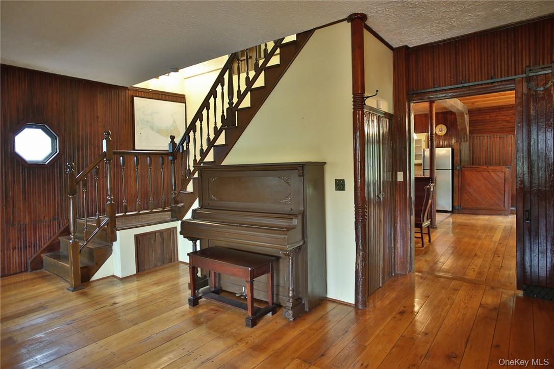 6 Stable Road