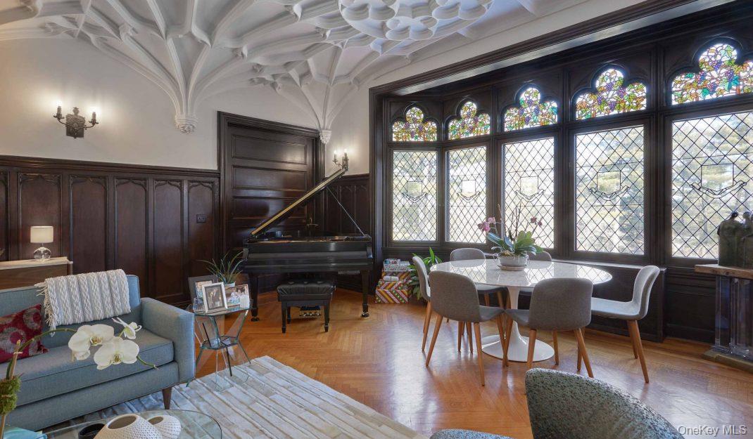 61 Crows Nest Road Unit: 6