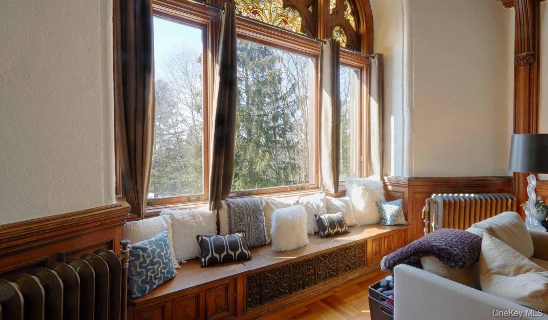 61 Crows Nest Road Unit: 6